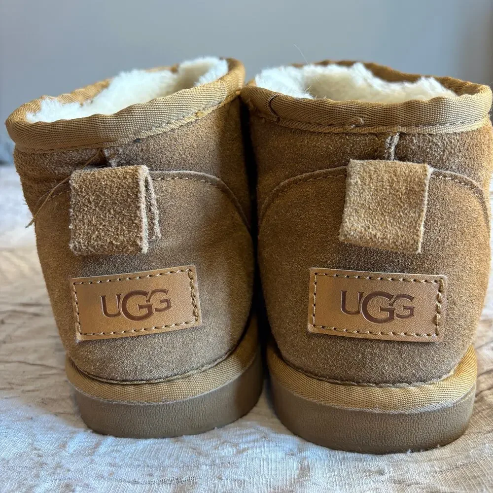UGG Classic Mini Chestnut Shearling Boots US9/EU40 Genuine Sheepskin Well Loved